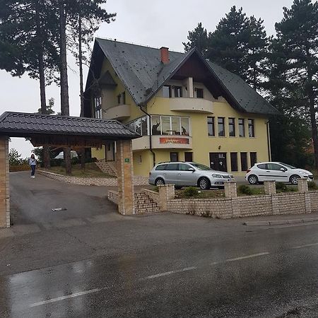 Restoran&Motel And Apartmants Lovacka Prica Tesanj Екстериор снимка