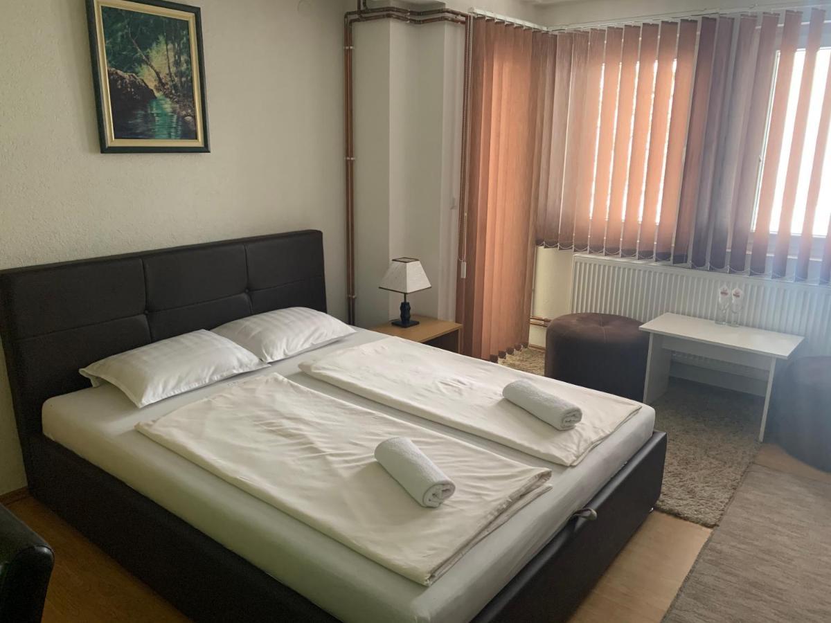 Restoran&Motel And Apartmants Lovacka Prica Tesanj Екстериор снимка