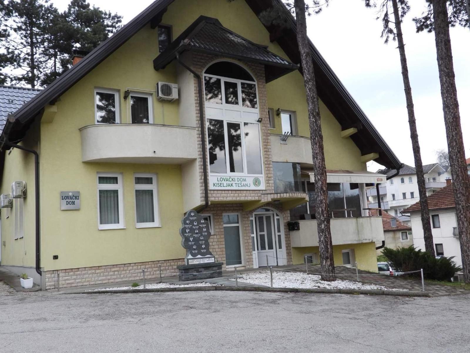 Restoran&Motel And Apartmants Lovacka Prica Tesanj Екстериор снимка