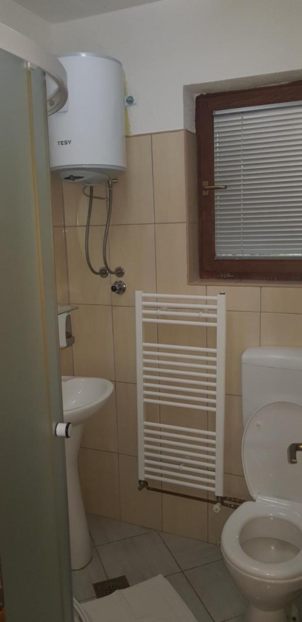 Restoran&Motel And Apartmants Lovacka Prica Tesanj Екстериор снимка