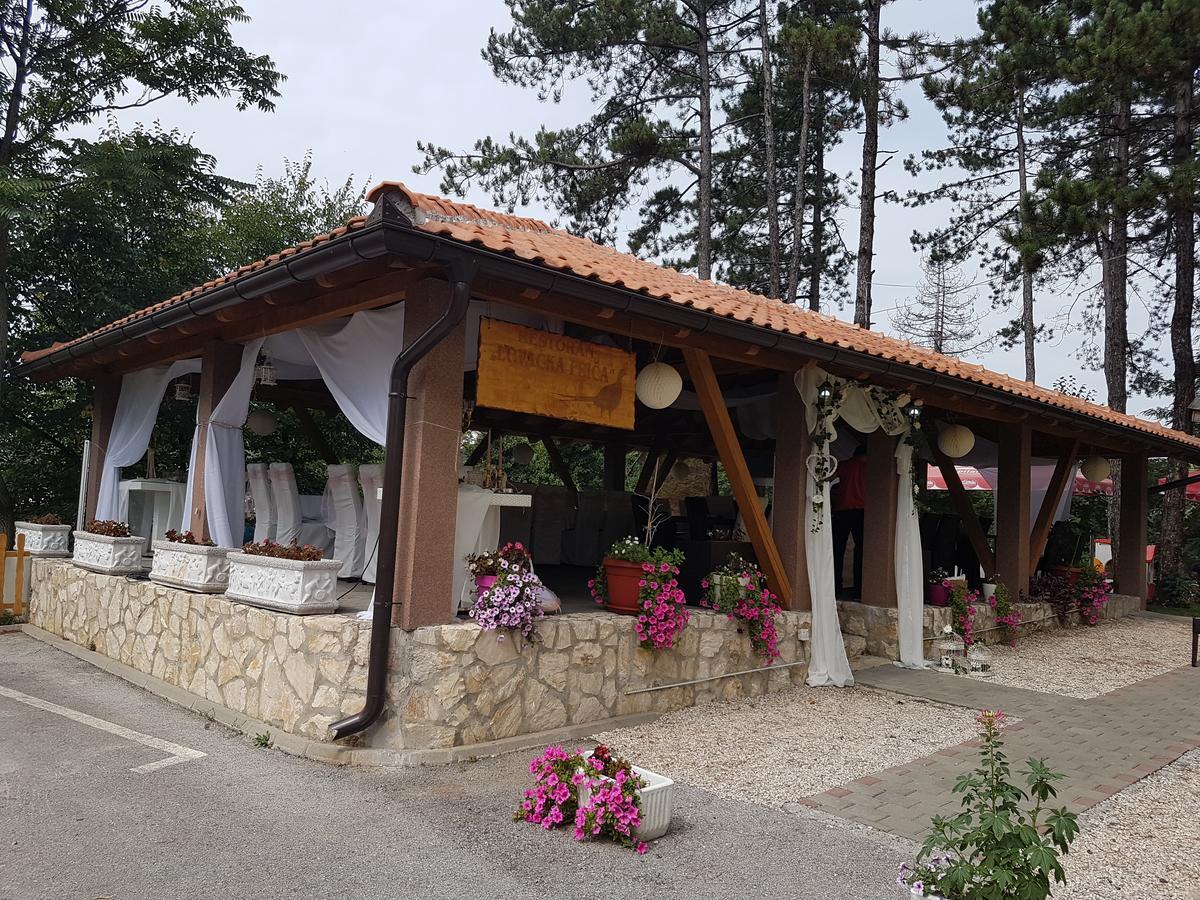 Restoran&Motel And Apartmants Lovacka Prica Tesanj Екстериор снимка