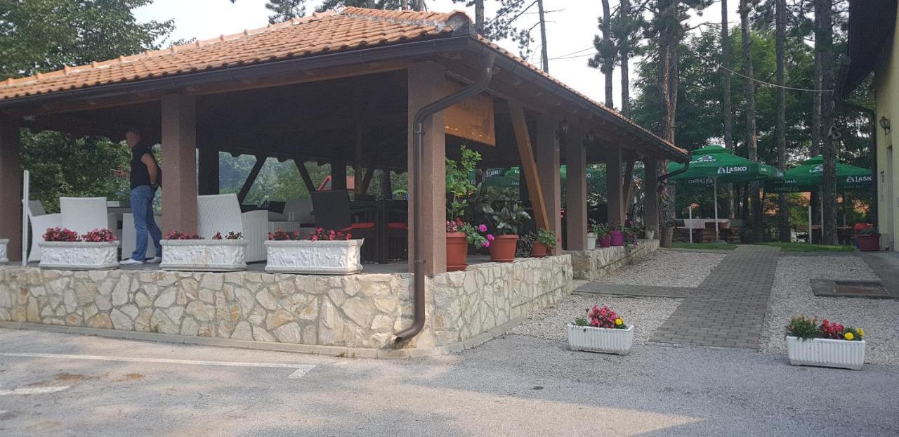 Restoran&Motel And Apartmants Lovacka Prica Tesanj Екстериор снимка