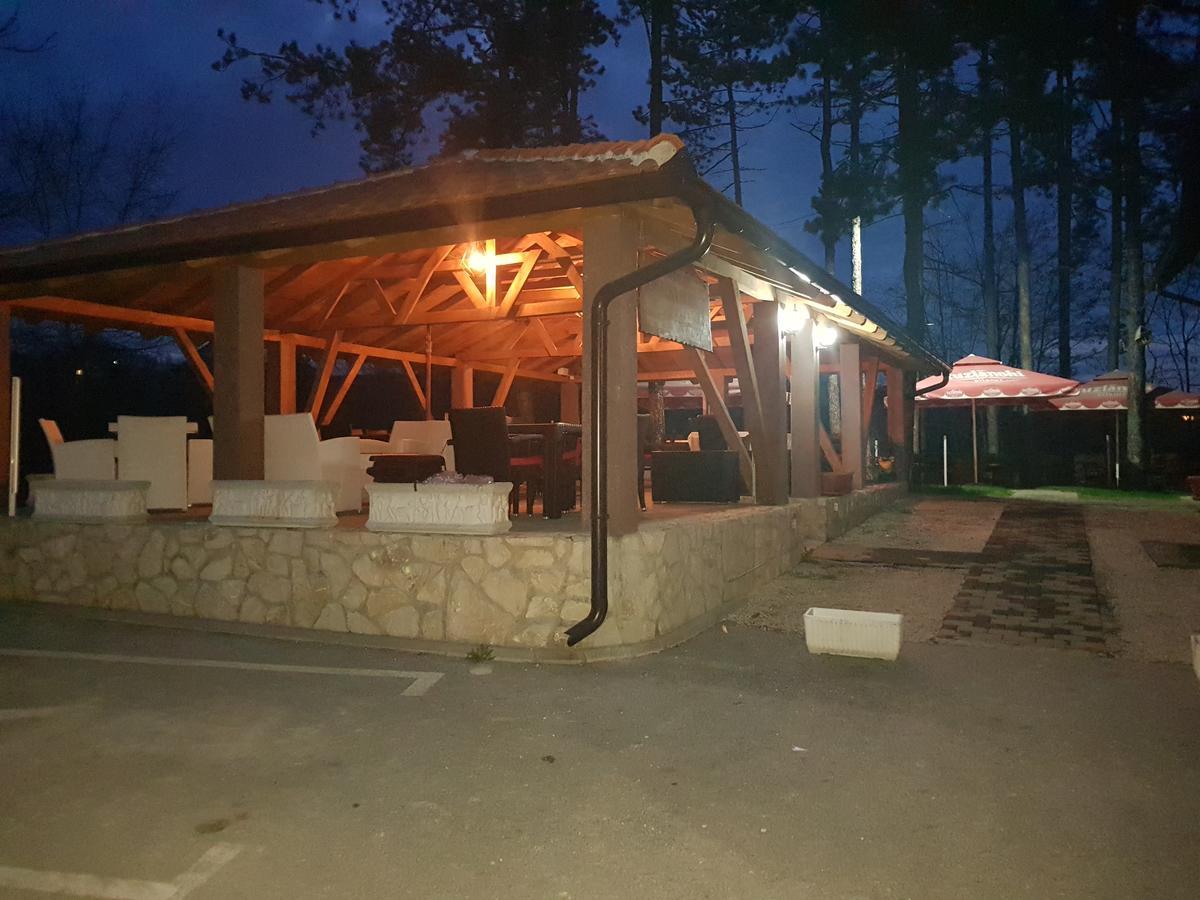 Restoran&Motel And Apartmants Lovacka Prica Tesanj Екстериор снимка