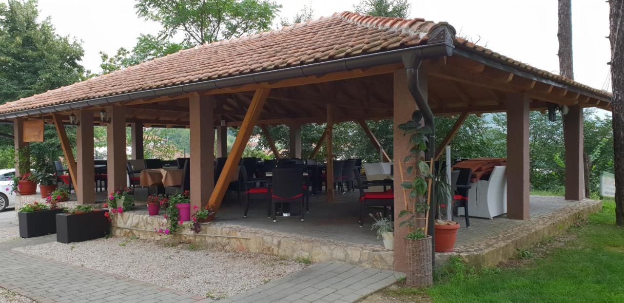 Restoran&Motel And Apartmants Lovacka Prica Tesanj Екстериор снимка