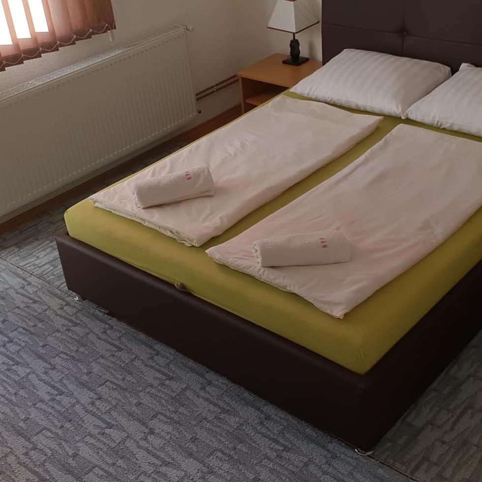 Restoran&Motel And Apartmants Lovacka Prica Tesanj Екстериор снимка